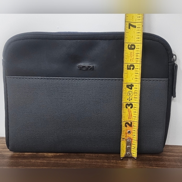 Tumi Delta Grey Vinyl Canvas Zip Top Small Make up Cosmetic Toiletry Travel Bag - Picture 10 of 10